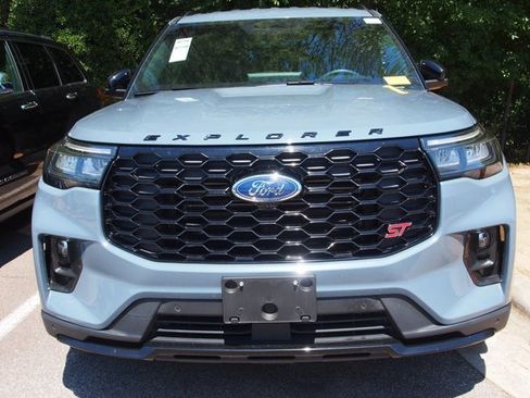 Certified 2025 Ford Explorer ST AWD/4WD image 3