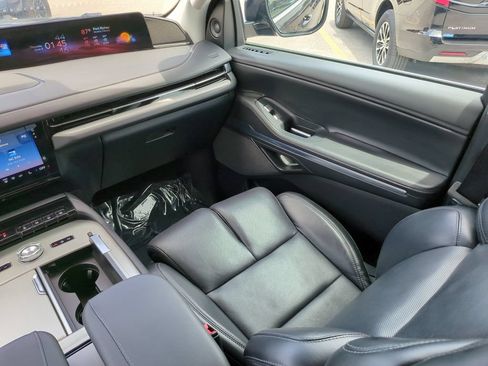 Used 2025 Lincoln Navigator L Reserve AWD/4WD image 16