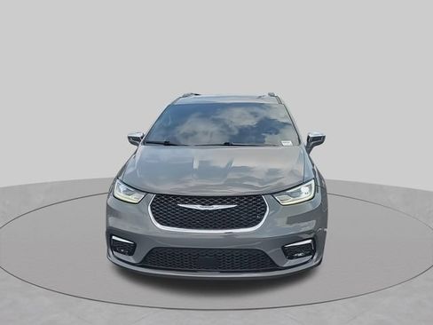 Used 2021 Chrysler Pacifica Limited AWD/4WD image 3
