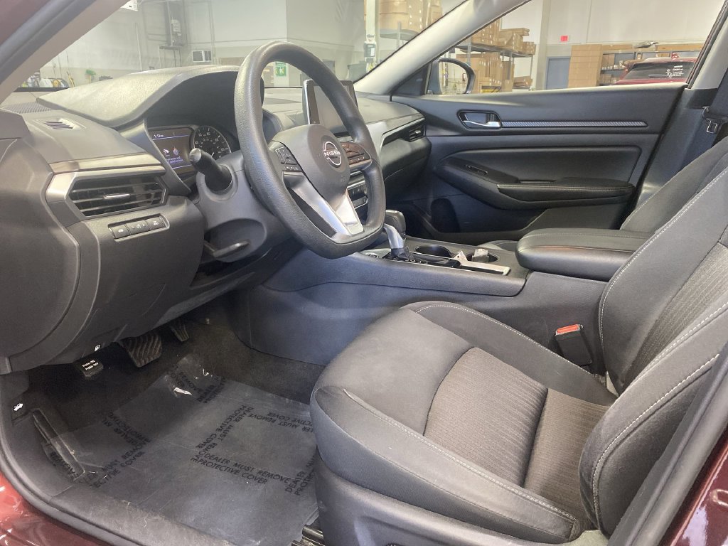 Used 2025 Nissan Altima 2.5 SV FWD image 13