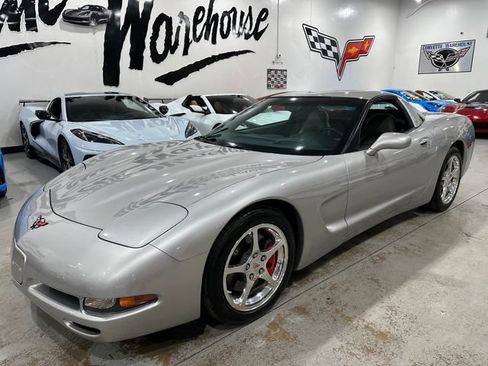Used 2004 Chevrolet Corvette Coupe w/ Preferred Equipment Group RWD image 21