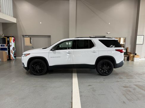 Used 2019 Chevrolet Traverse LT w/ LPO, Blackout Package AWD/4WD image 1