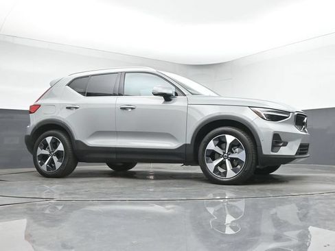 Used 2024 Volvo XC40 B5 Plus w/ Protection Package Premier AWD/4WD image 32