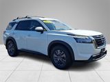 Used 2022 Nissan Pathfinder SV image 3