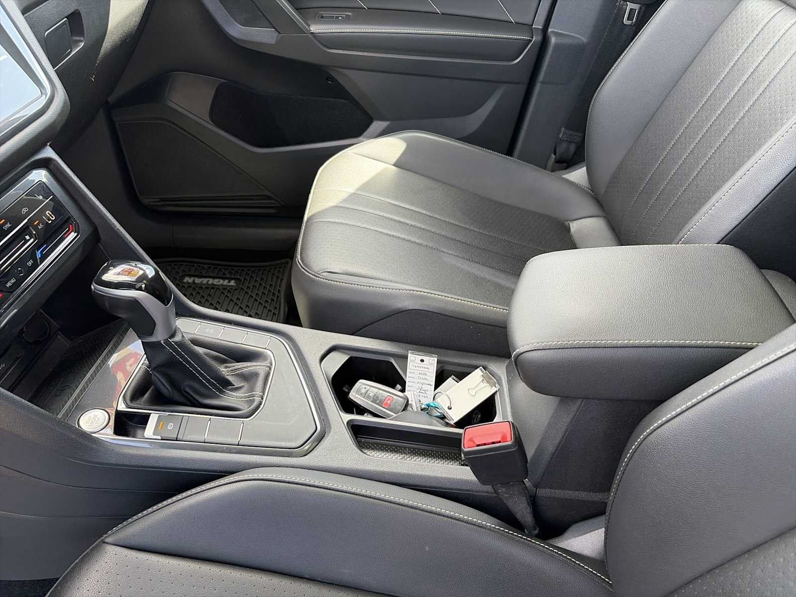 Used 2023 Volkswagen Tiguan SE w/ Panoramic Sunroof Package FWD image 22