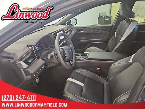 Used 2025 Toyota Camry SE w/ Convenience Package FWD image 12