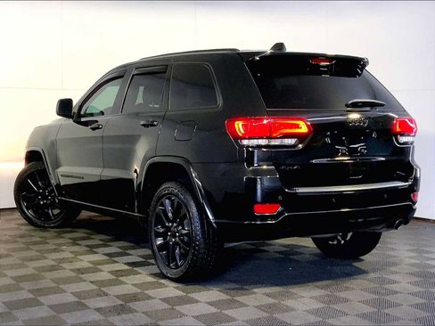 Used 2021 Jeep Grand Cherokee Laredo X AWD/4WD image 3