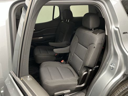 Certified 2023 GMC Acadia SLE w/ Driver Convenience Package image 11