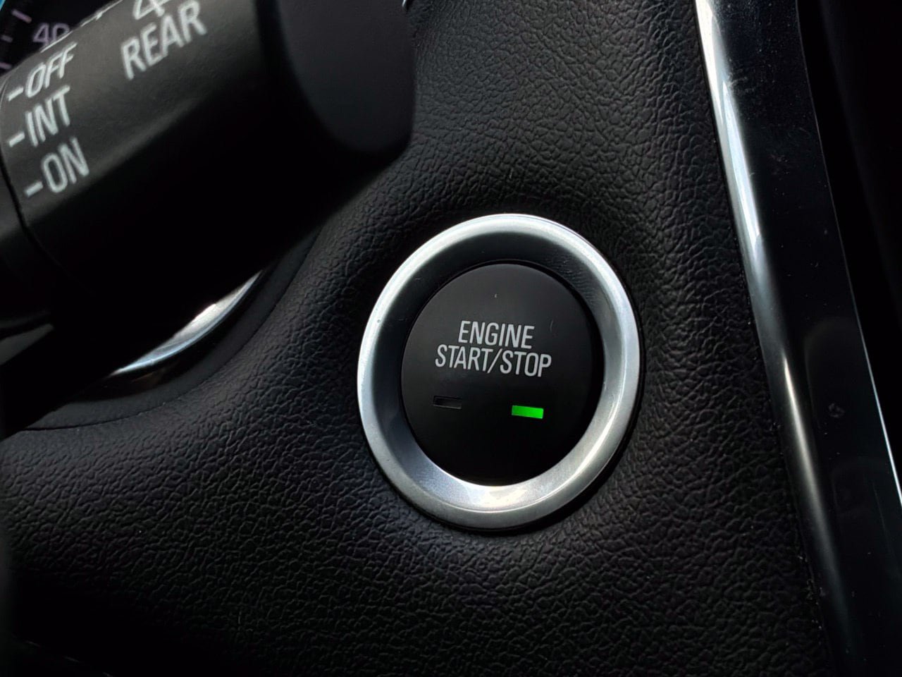 Used 2023 Chevrolet Traverse LT FWD image 34