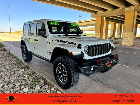 Used 2025 Jeep Wrangler Unlimited Rubicon w/ Convenience Group AWD/4WD image 1