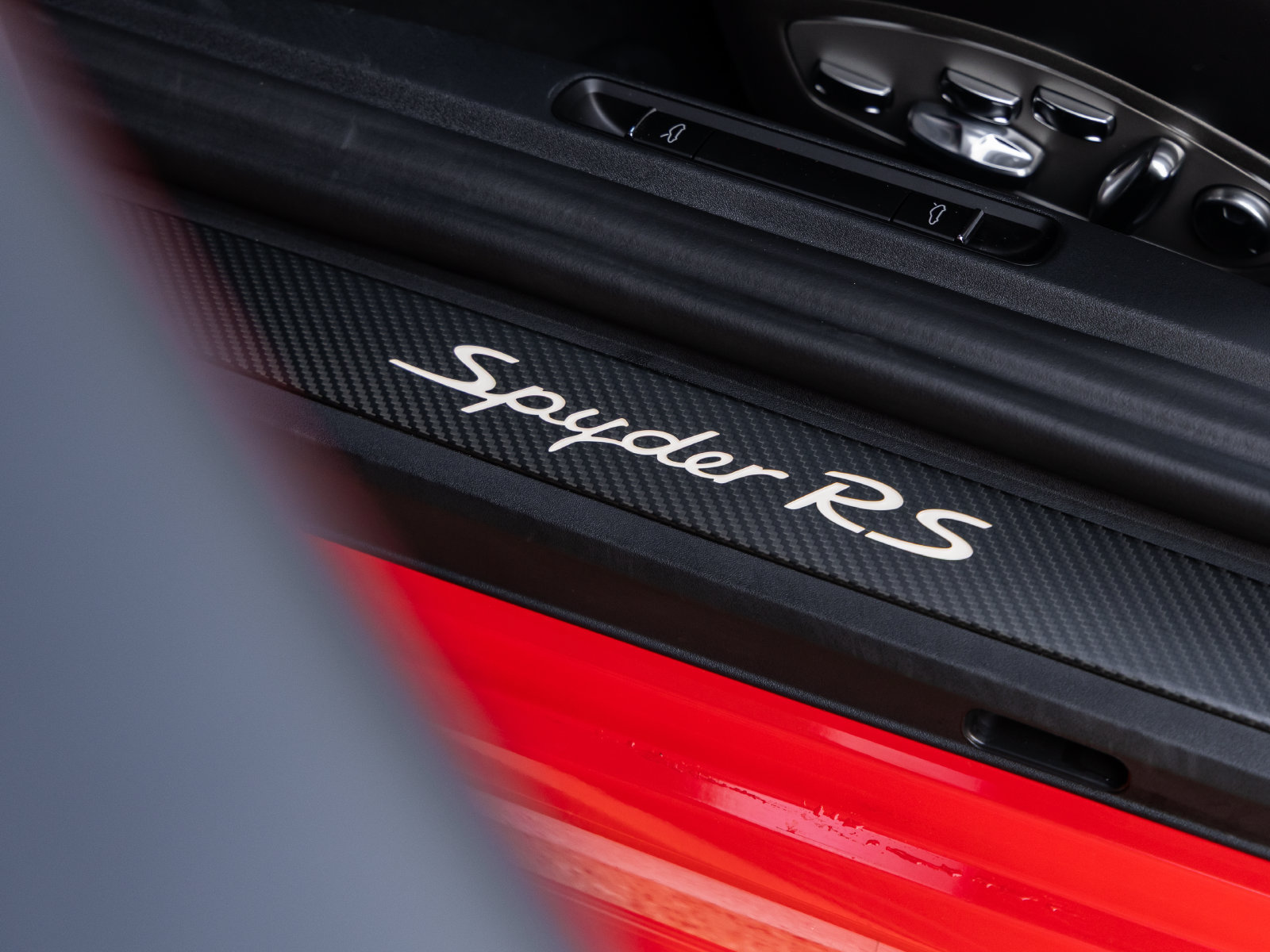 Certified 2025 Porsche 718 Boxster Spyder RS RWD image 33
