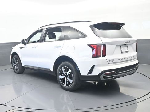 Used 2022 Kia Sorento EX w/ Panoramic Sunroof Package FWD image 4