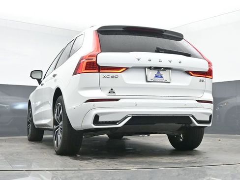 Used 2023 Volvo XC60 B5 Plus FWD image 16