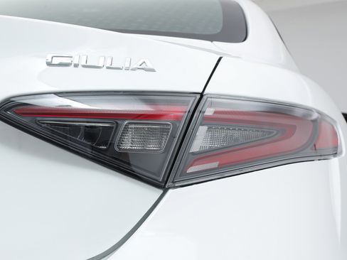 Used 2025 Alfa Romeo Giulia w/ Driving Assist Package image 10