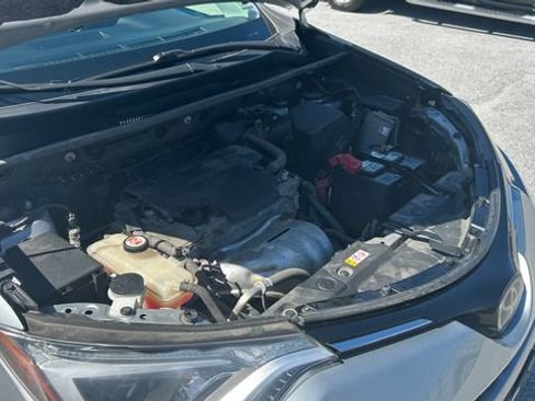Used 2018 Toyota RAV4 XLE AWD/4WD image 42