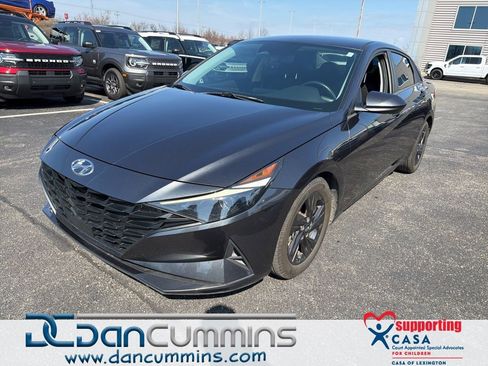 Used 2021 Hyundai Elantra SEL w/ Convenience Package image 1