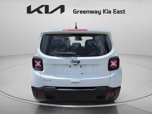Used 2023 Jeep Renegade Latitude AWD/4WD image 7