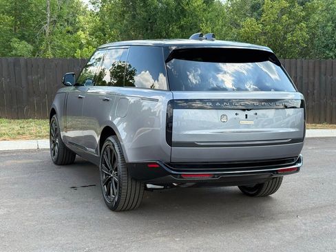 New 2025 Land Rover Range Rover SE image 3