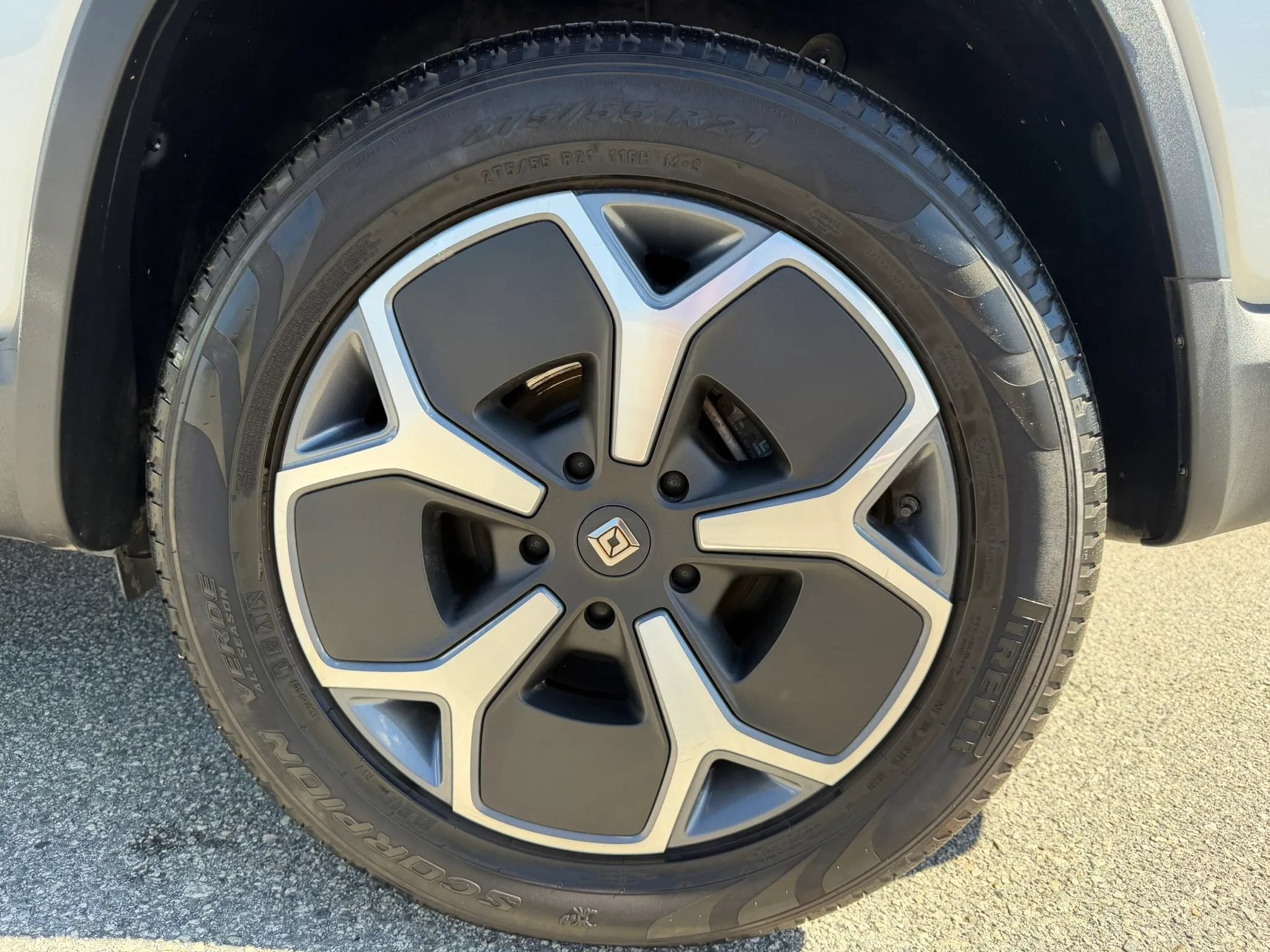 Used 2024 Rivian R1S Adventure Dual AWD/4WD image 31