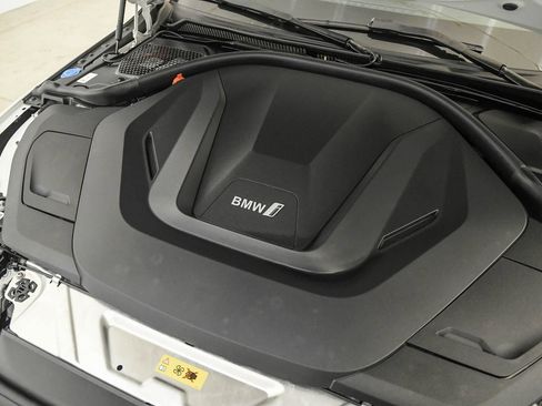 Used 2023 BMW i4 eDrive40 RWD image 25
