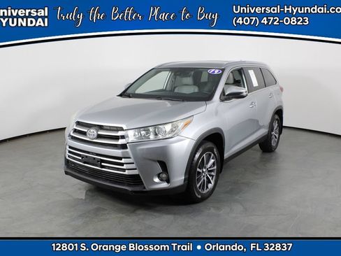 Used 2019 Toyota Highlander XLE AWD/4WD image 1