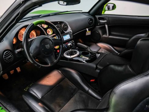 Used 2010 Dodge Viper ACR RWD image 2