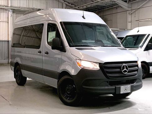 Used 2025 Mercedes-Benz Sprinter 2500 image 3