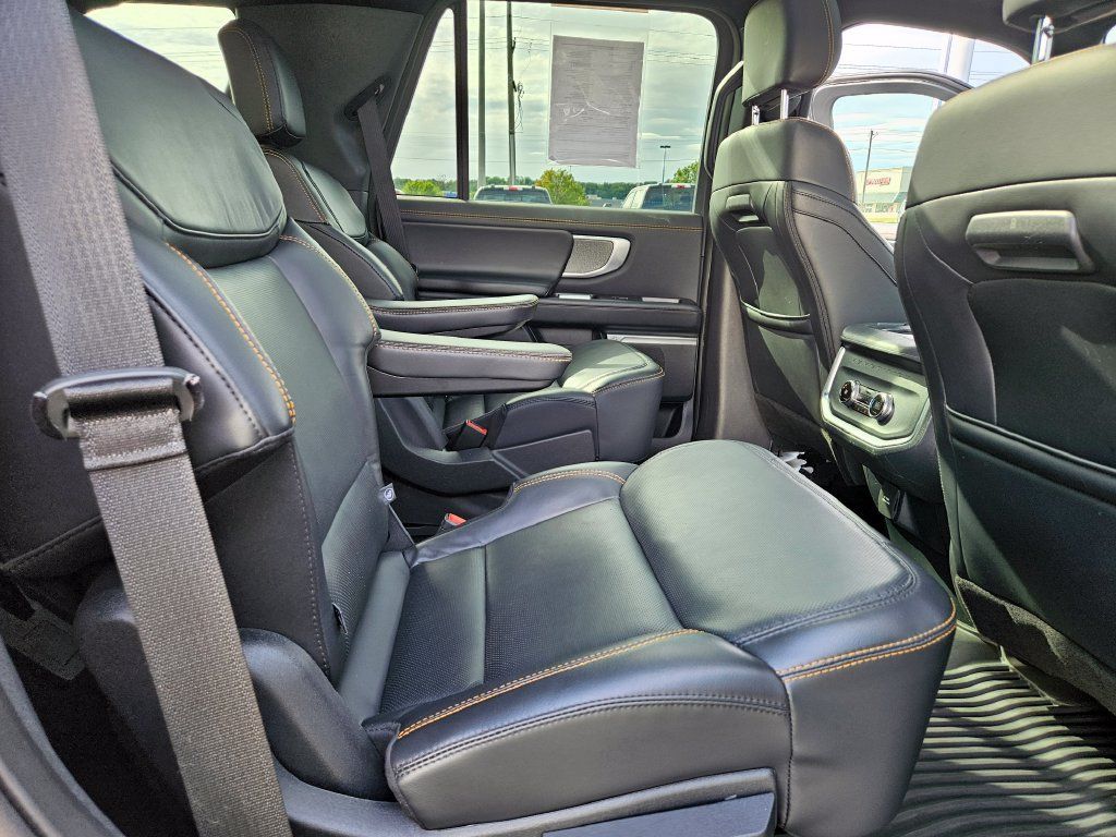Used 2025 Ford Expedition Tremor AWD/4WD image 26