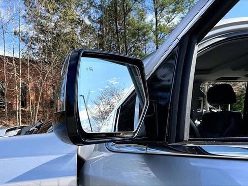 Used 2015 Chevrolet Suburban LTZ image 30