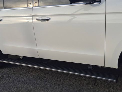 Used 2021 Ford Expedition Max Limited image 13