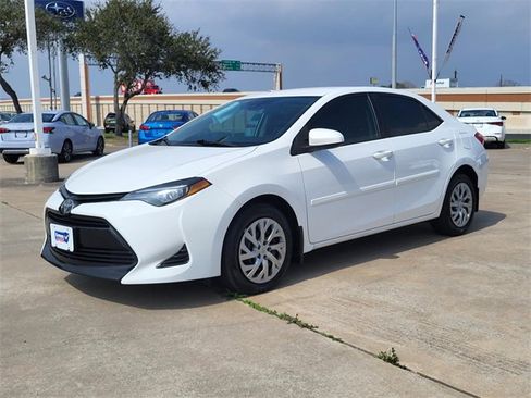 Used 2019 Toyota Corolla LE image 1