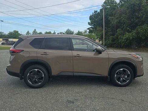 Used 2025 Nissan Rogue SV image 5