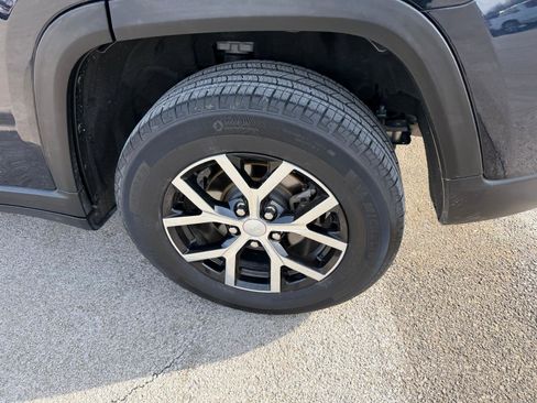 Used 2024 Jeep Grand Cherokee Limited image 13