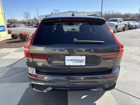 Used 2025 Volvo XC60 B5 Plus image 9