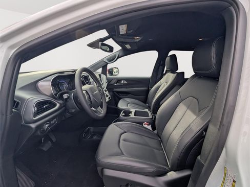 New 2026 Chrysler Pacifica Select FWD image 11