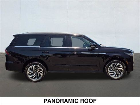 Certified 2025 Lincoln Navigator Reserve AWD/4WD image 6