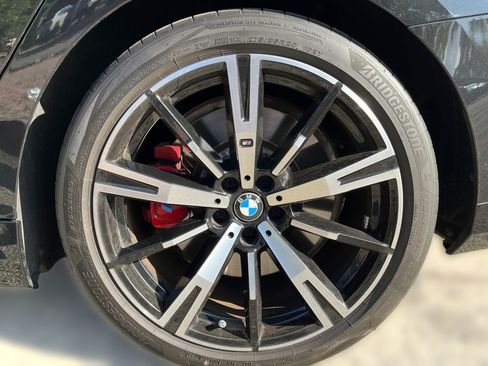 Used 2025 BMW 550e xDrive w/ Premium Package AWD/4WD image 6