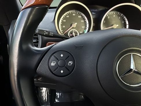 Used 2010 Mercedes-Benz SLK 300 image 21