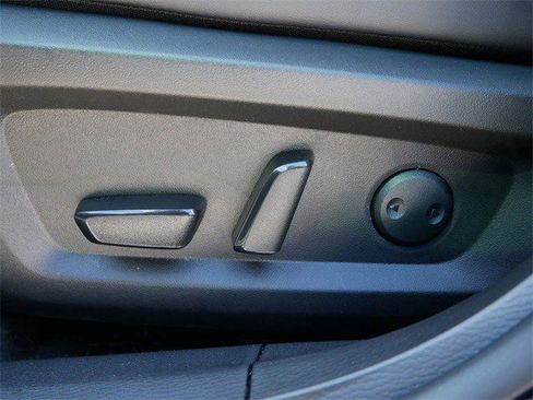 Used 2025 Mitsubishi Outlander SE image 17