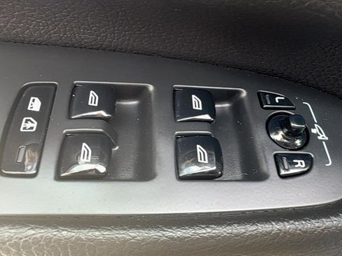 Used 2016 Volvo XC90 T6 Momentum w/ Vision Package image 20