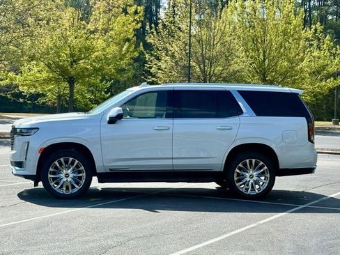 Used 2024 Cadillac Escalade Premium Luxury image 3