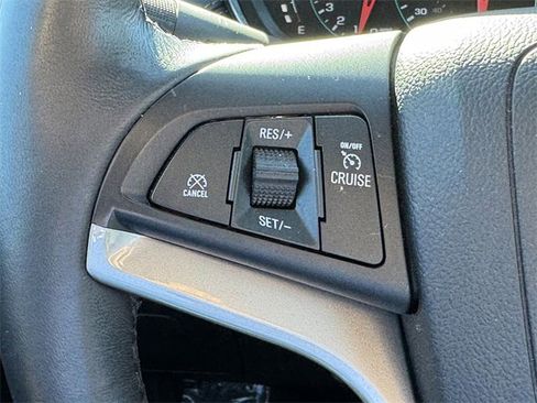 Certified 2022 Chevrolet Trax LT w/ LT Convenience Package image 19