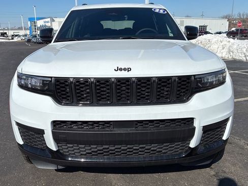 Used 2025 Jeep Grand Cherokee L Altitude image 14