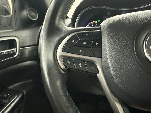 Used 2019 Jeep Grand Cherokee Laredo AWD/4WD image 43