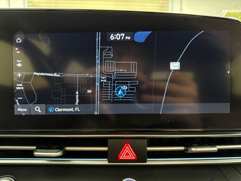 Used 2023 Hyundai Elantra Limited image 19