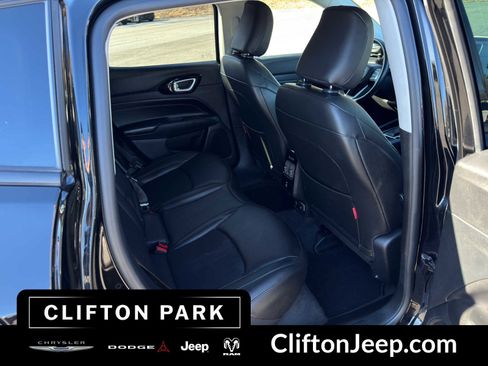 Used 2022 Jeep Compass Trailhawk w/ Trailhawk Convenience Group AWD/4WD image 18