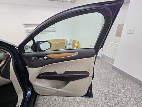 Used 2017 Lincoln MKC Select w/ Select Plus Package FWD image 28