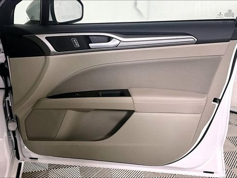 Used 2020 Ford Fusion SE image 23