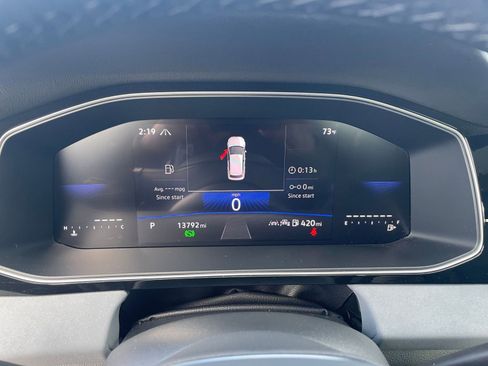 Used 2025 Volkswagen Jetta SE image 40