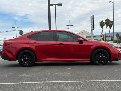 Used 2025 Toyota Camry SE w/ Convenience Package FWD image 3